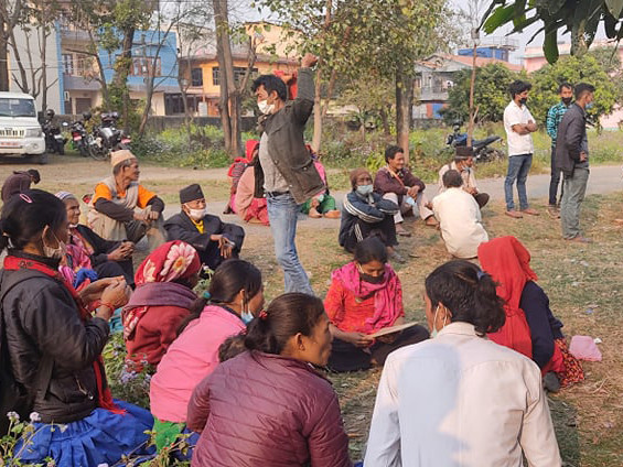 भरतपुरमा नागरिकता बनाउन आएकाहरू भन्छन्- पहिलोचोटि गाडी चढेको, रिङ्गटा लाग्यो